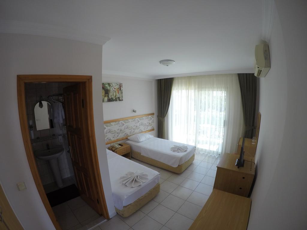 Double or Twin Room Sea View