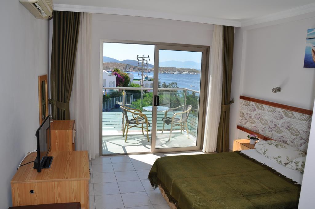 Double or Twin Room Sea View