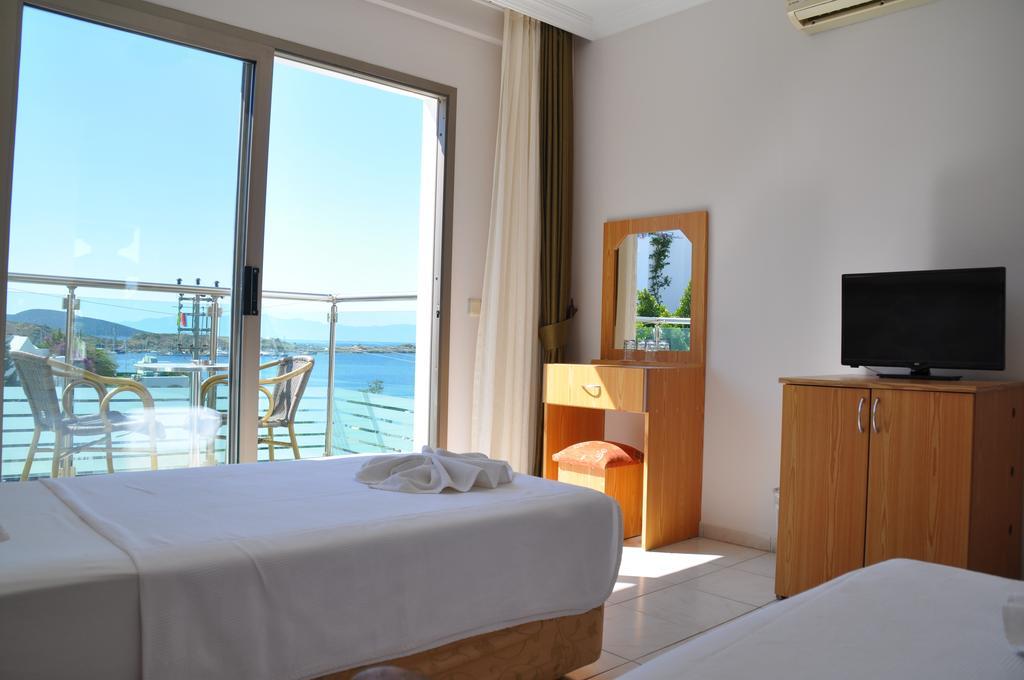 Double or Twin Room Sea View
