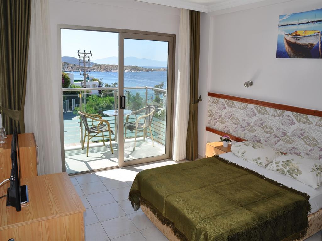 Double or Twin Room Sea View