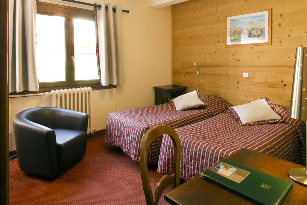 Double or Twin Room with Shower with North View