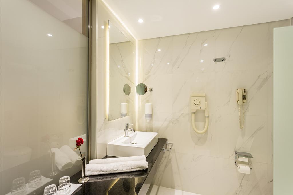 Doppel-/Zweibettzimmer mit Zugang zum Swimmingpool
