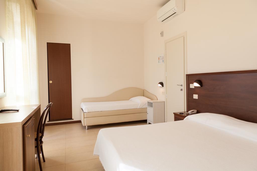 Triple Room with City View