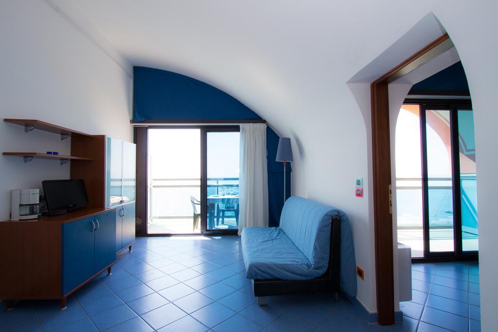 One-Bedroom Apartment Sea View