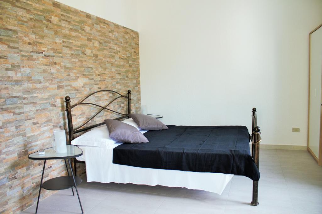 Kamer met Queensize Bed en Uitzicht op de Tuin
