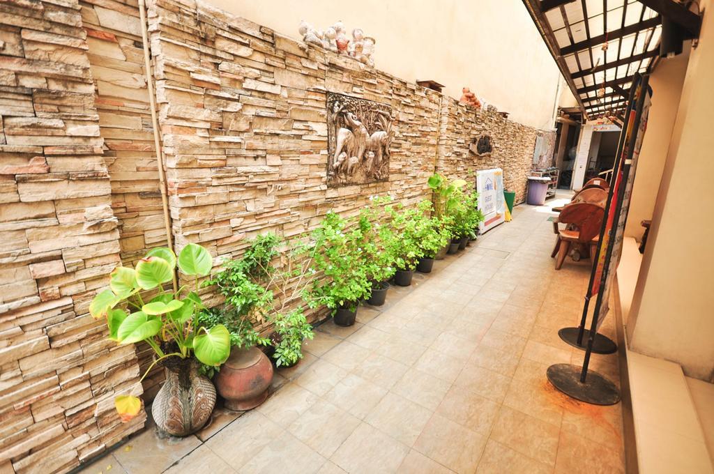 Standard Double Room with Fan and Shared Bathroom,255556001:JPEG