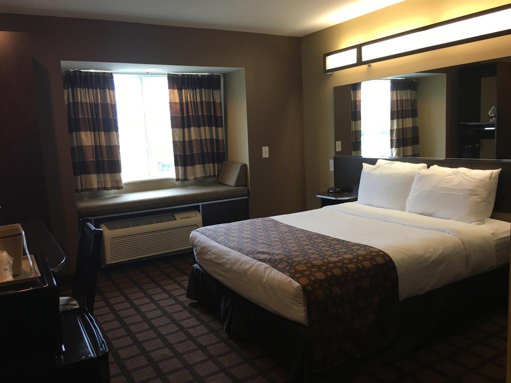 Queen Room - Disability Access/Non-Smoking