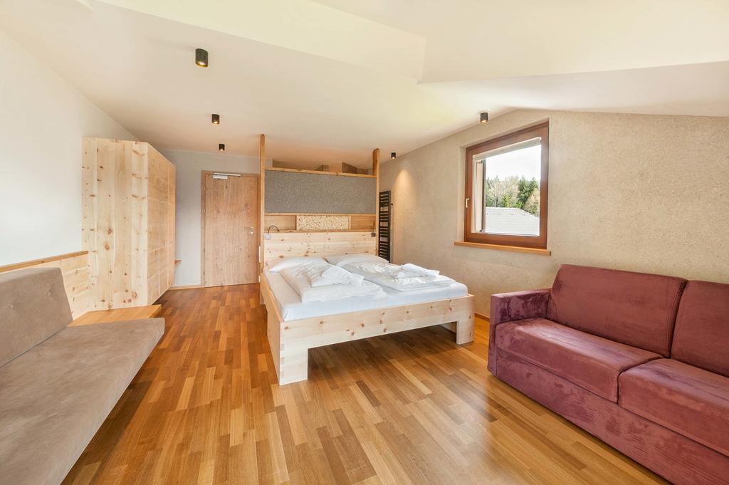 Großes Familienzimmer (2 Erwachsene + 2 Kinder)