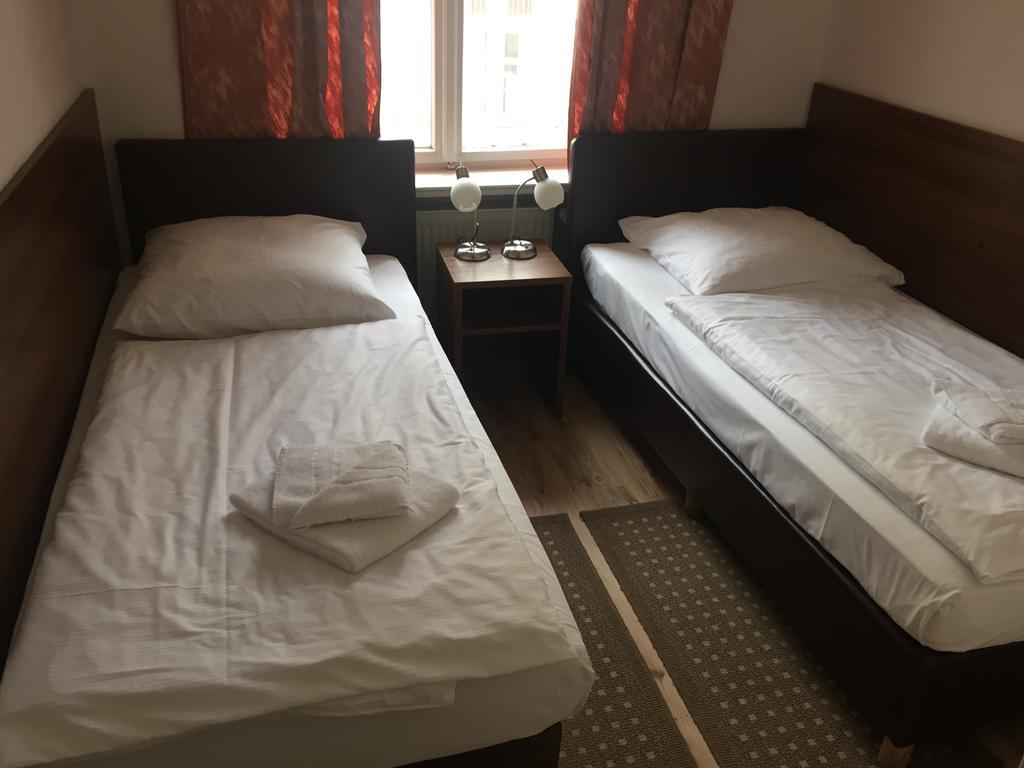 Family Room,258141897:JPEG
