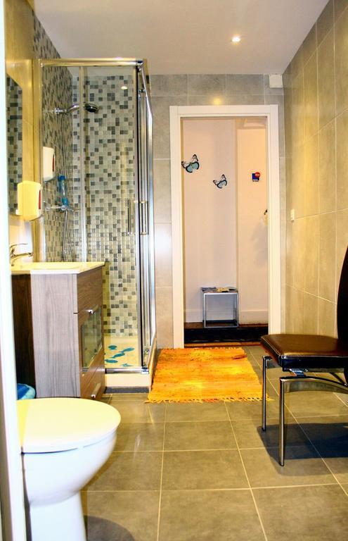 Habitación Triple con vistas al mar y baño compartido