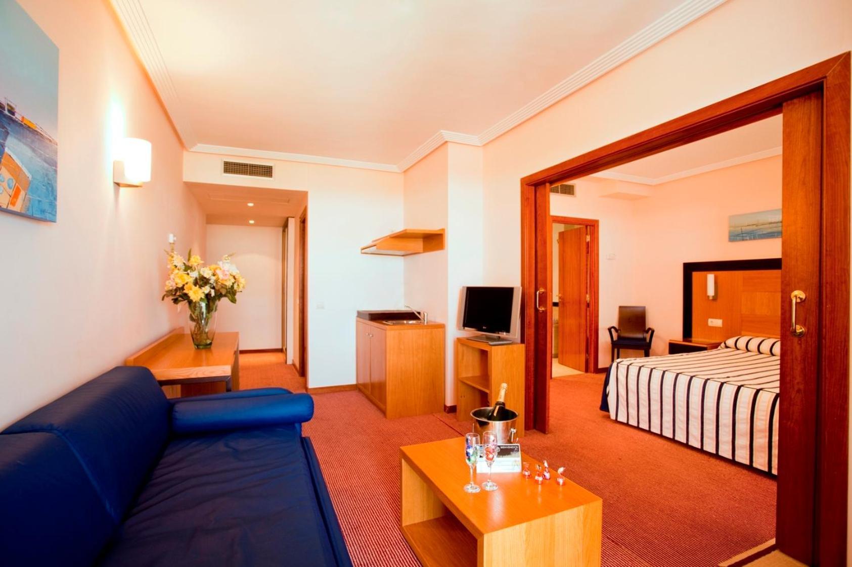 Family Room (2 Adults + 2 Children)