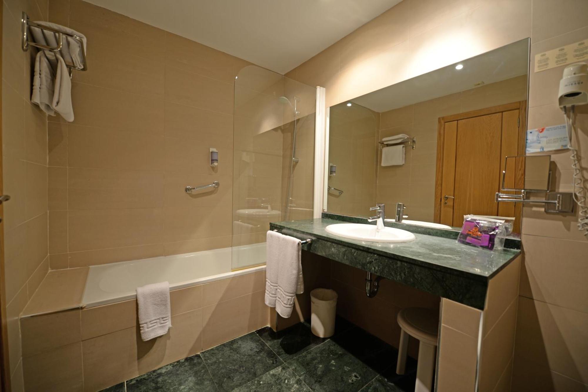 Deluxe Double Room with Balcony and Sea View