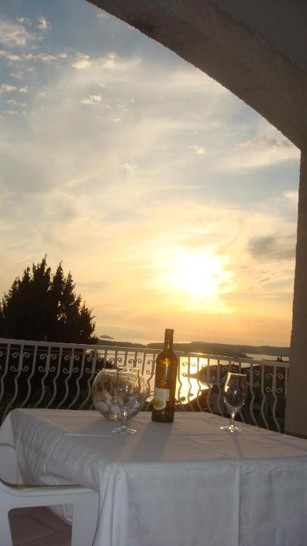 Apartamento de 2 dormitorios con balcón y vistas al mar