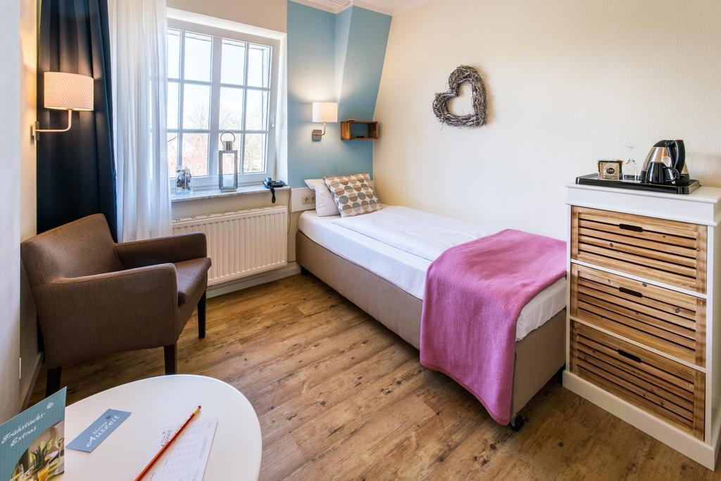 Middle Single Room