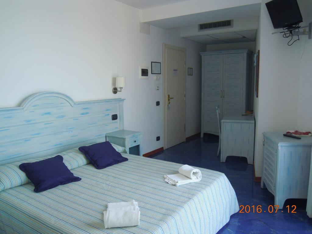 Classic Double or Twin Room with Sea View