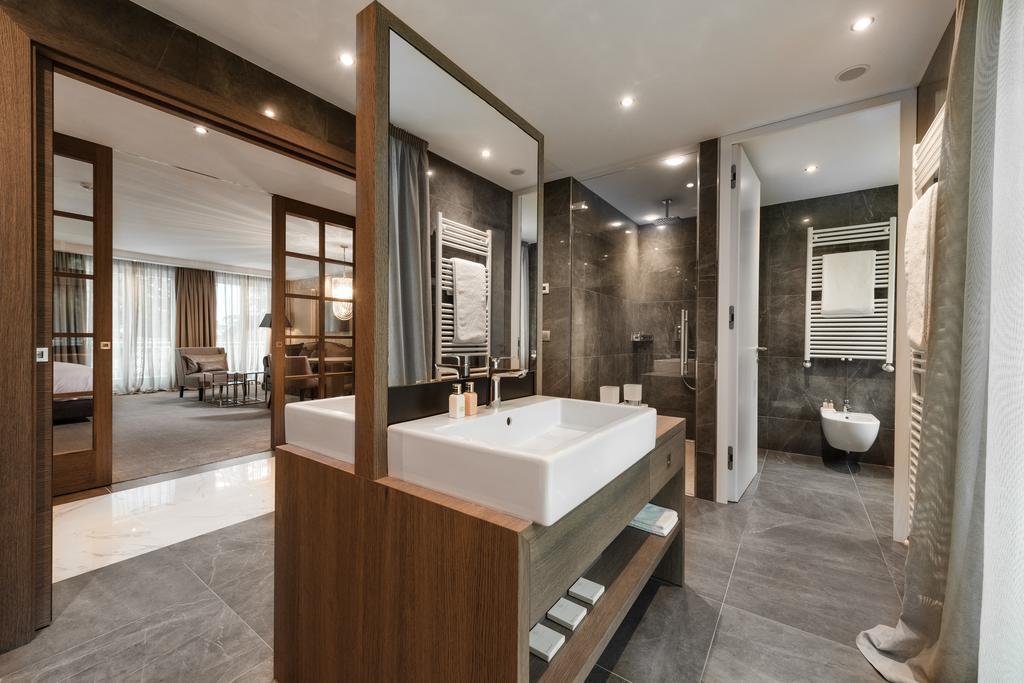 Queen Suite