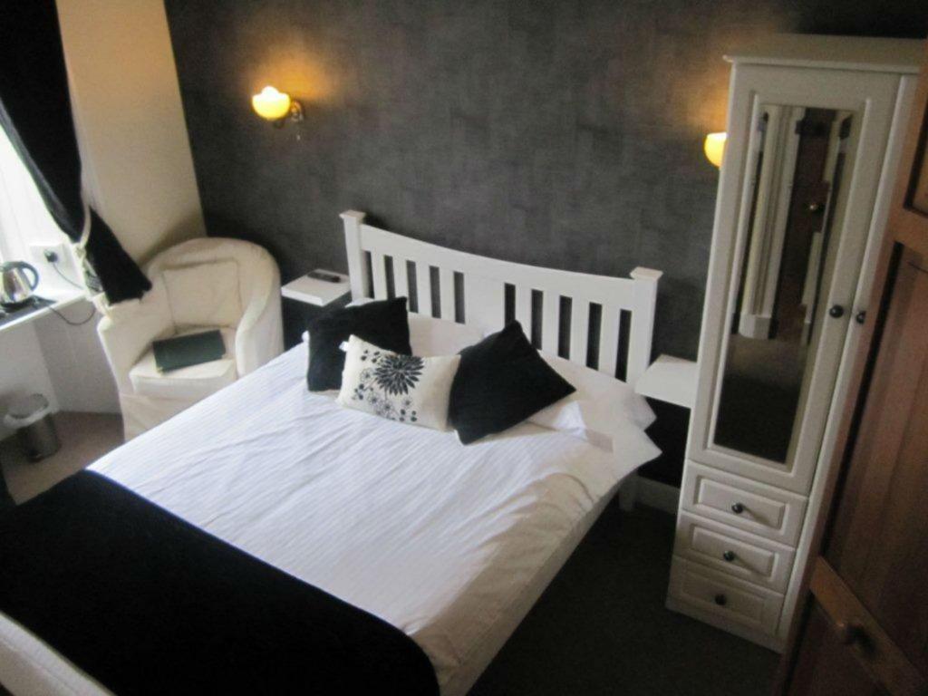 Single Room with Bathroom,644490855:JPEG