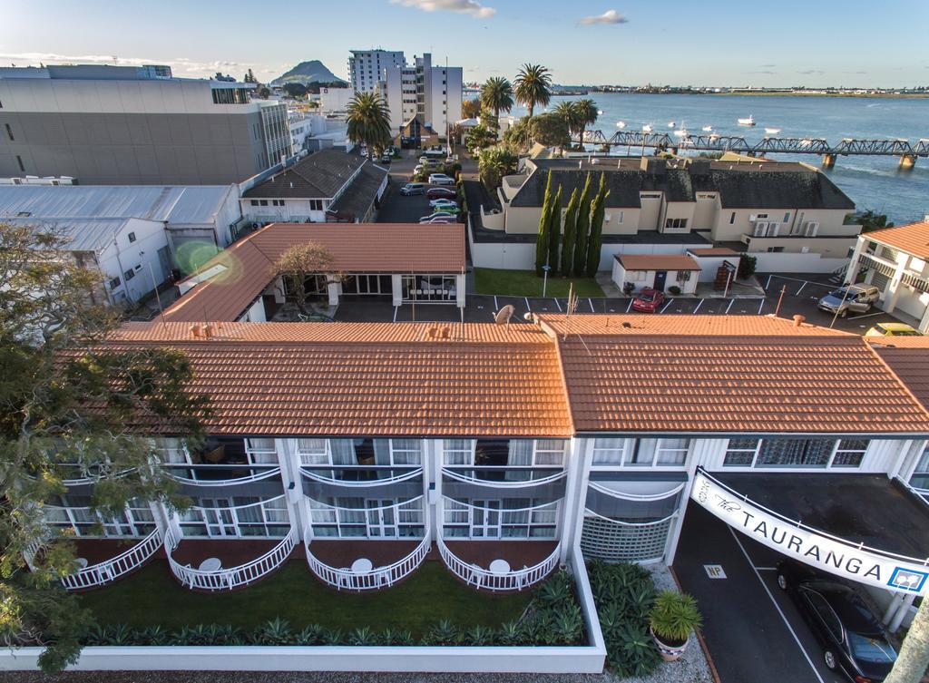 Family King Studio with Patio and Avenue Views