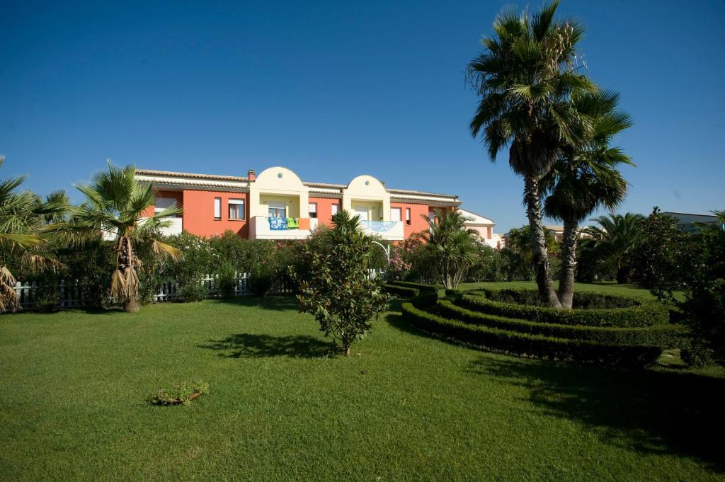 Apartment with Balcony - Beach Access