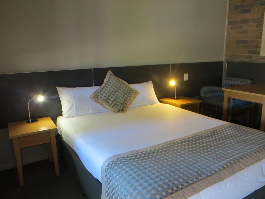 Deluxe Queen Room