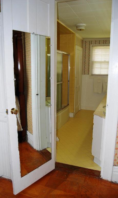Deluxe Double Room with Two Double Beds and Twin Bed