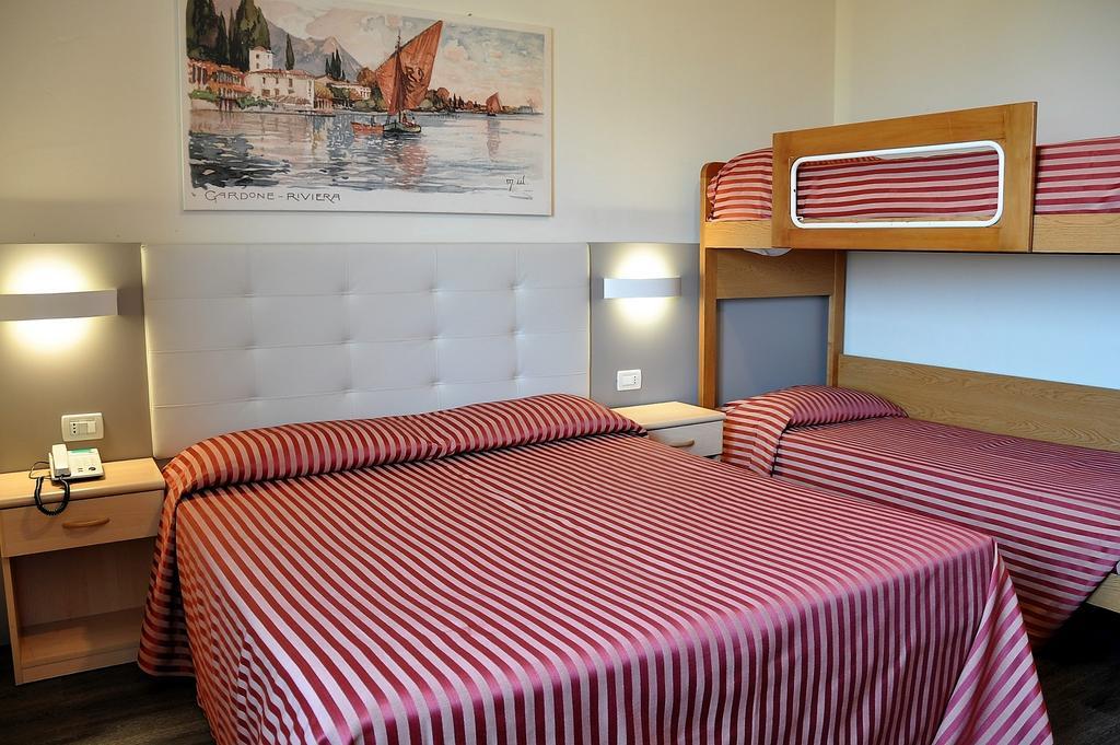 Familienzimmer (2 Erwachsene + 2 Kinder)