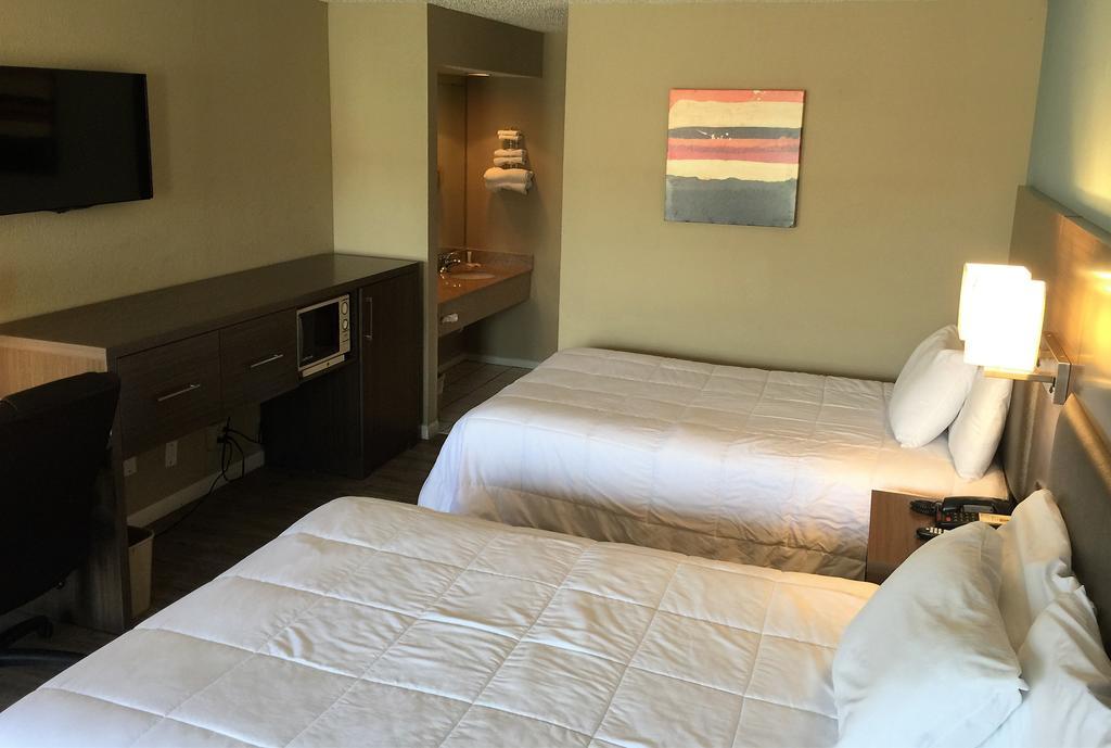 Double Room with Two Double Beds - Smoking