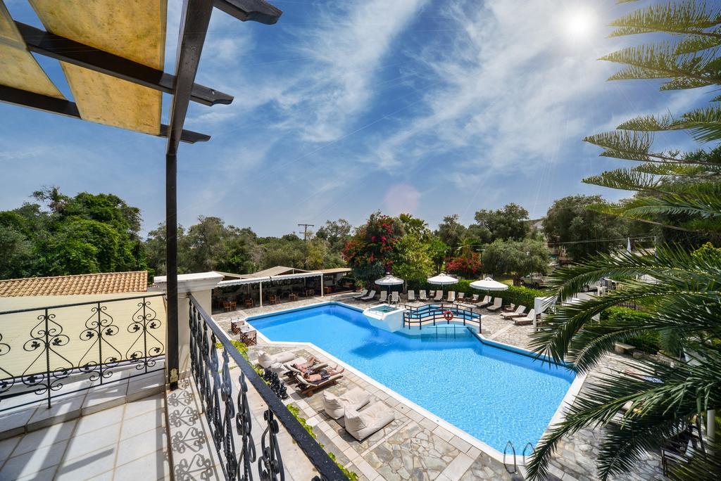 Junior Suite with Pool View