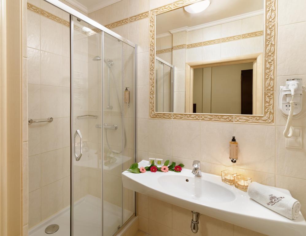 Doppel-/Zweibettzimmer mit Zustellbett und Meerblick