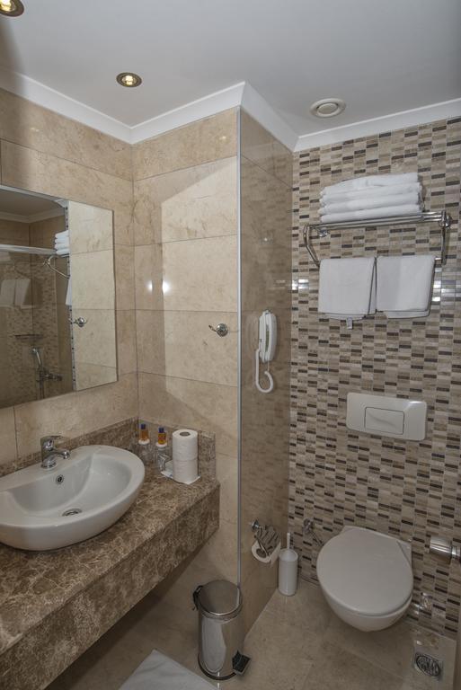Double Room with Balcony and Sea View,642819666:JPEG