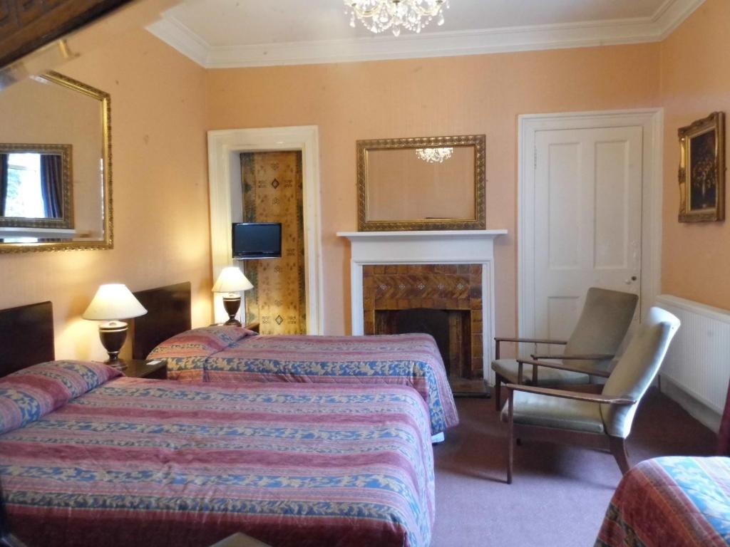 Family Room with ensuite,724428688:JPEG