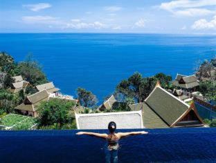 Three-Bedroom Villa with Private Pool and Sea View