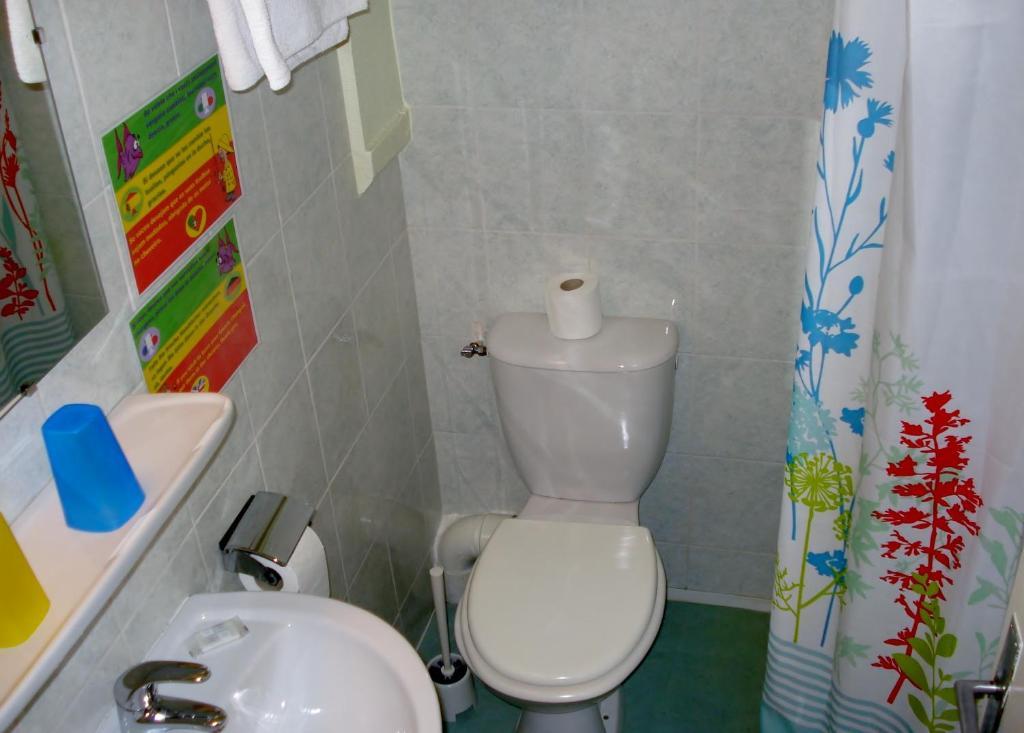 Single Room,256947245:JPEG