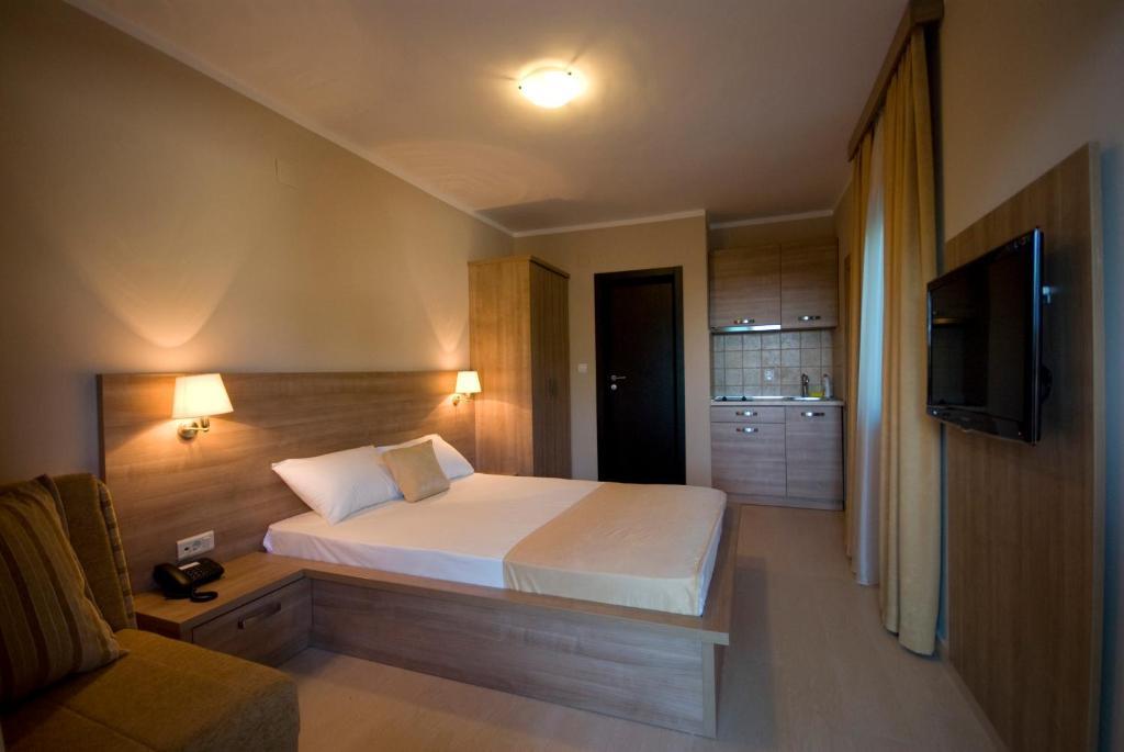 Studio (2 Adults)