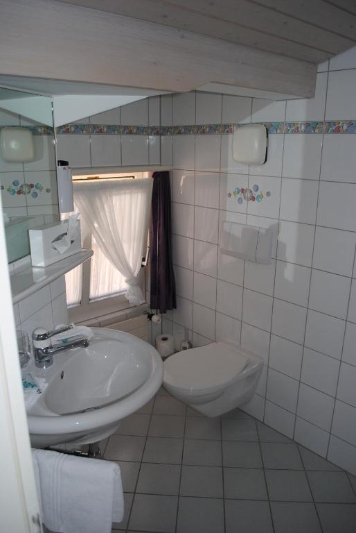 Deluxe Single Room Lake View,982739137:JPEG