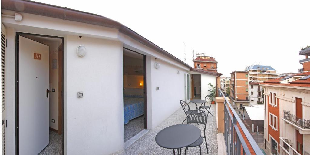 Quadruple Room with Terrace