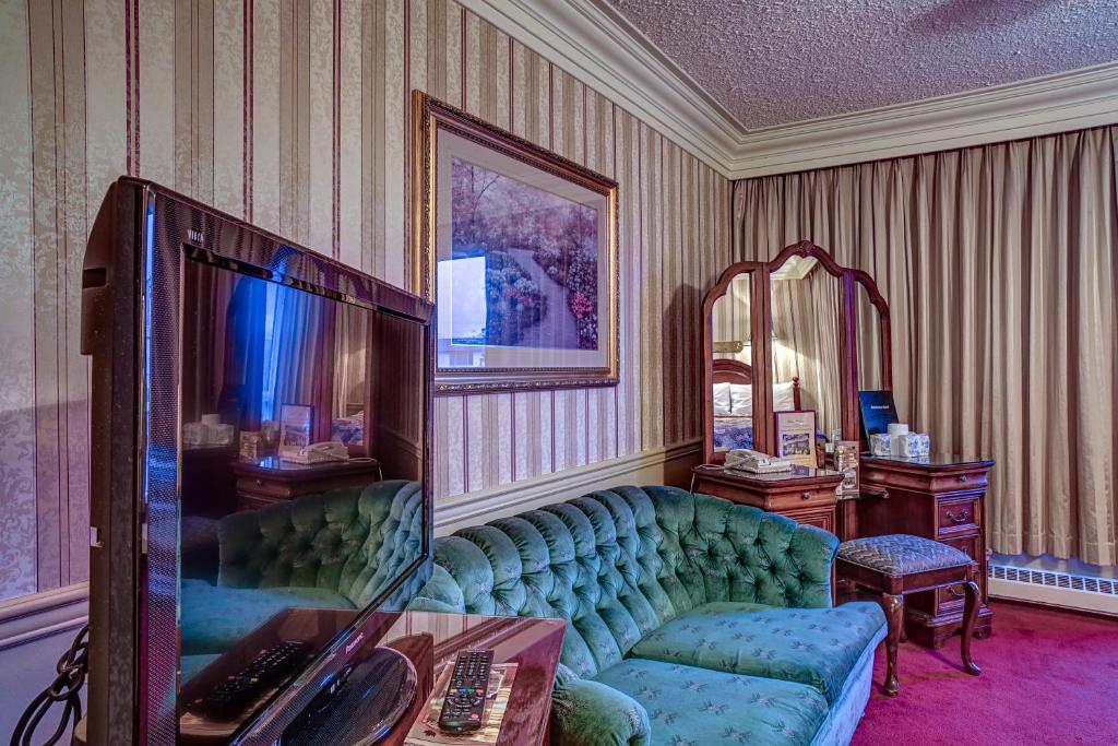 Queen Room Two Queen Beds