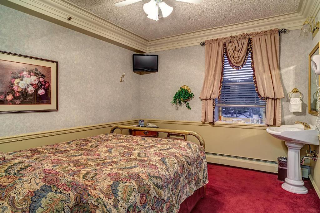 Queen Room