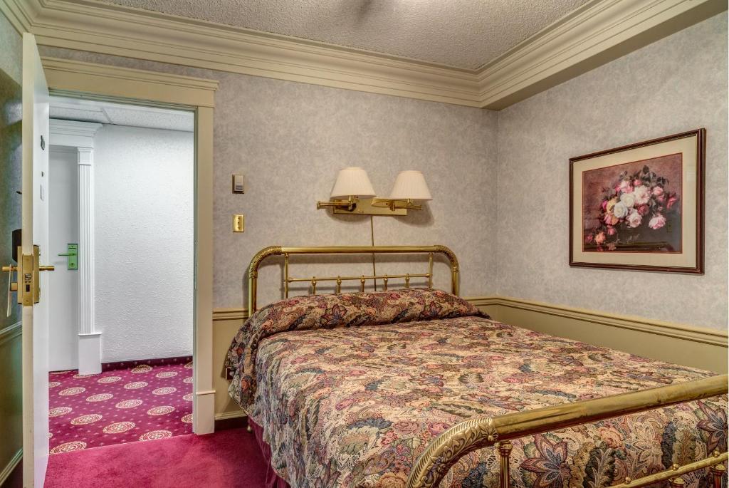 Queen Room