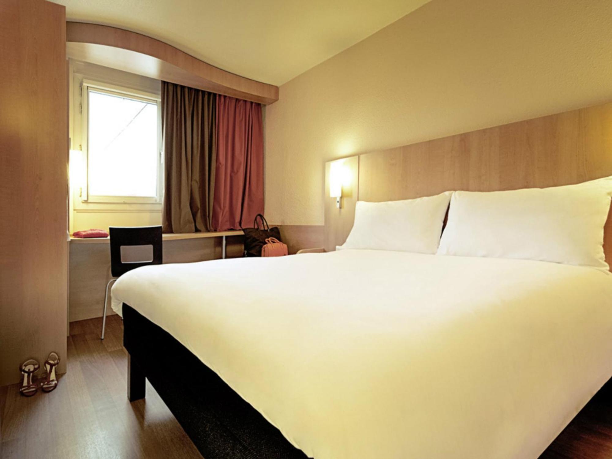 Standard Double Room - Non-Smoking,664049046:JPEG