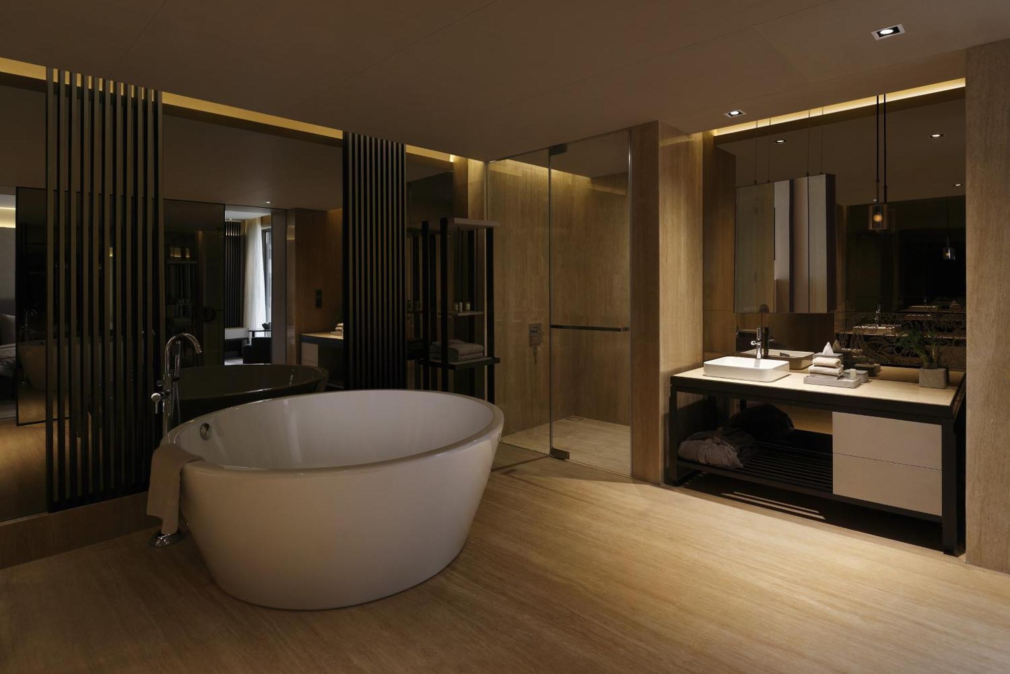 Corporate Suite with Hi-Tea & Club Lounge Access, 15% Dis on Laundry & 20% Dis on Spa, 2 way Airport Transfer, Floor Butler Service