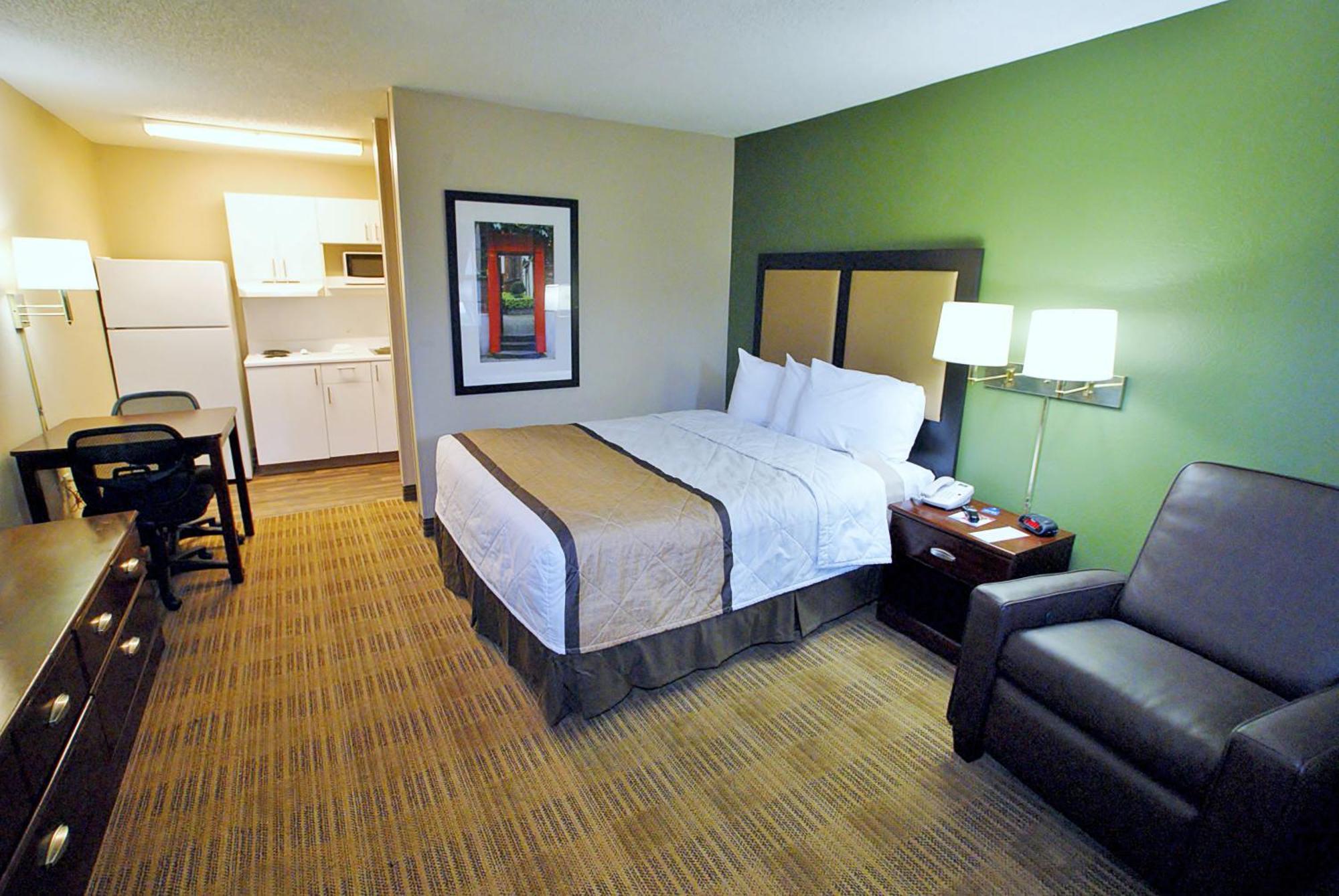 Queen studio with 1 Queen Bed - Disability Access/Non-Smoking