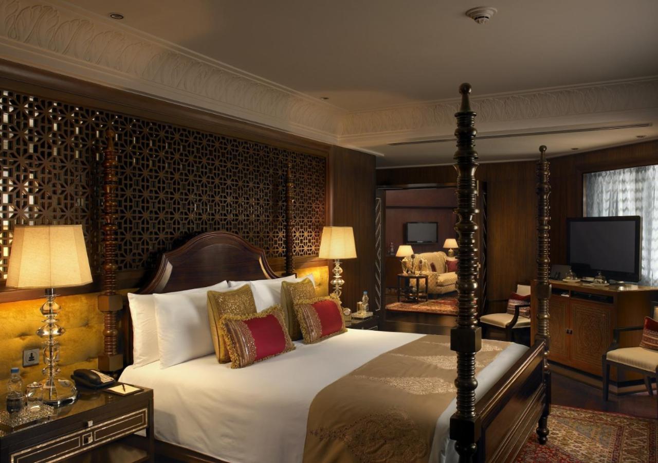 Royal Suite: Complimentary two way airport transfers