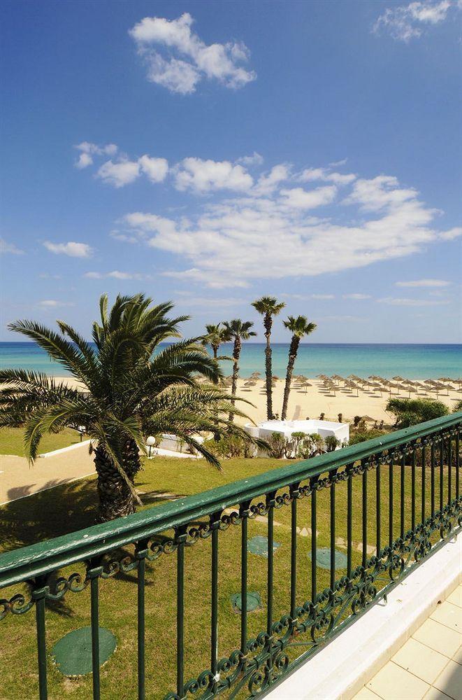 Double Room with Balcony and Garden View