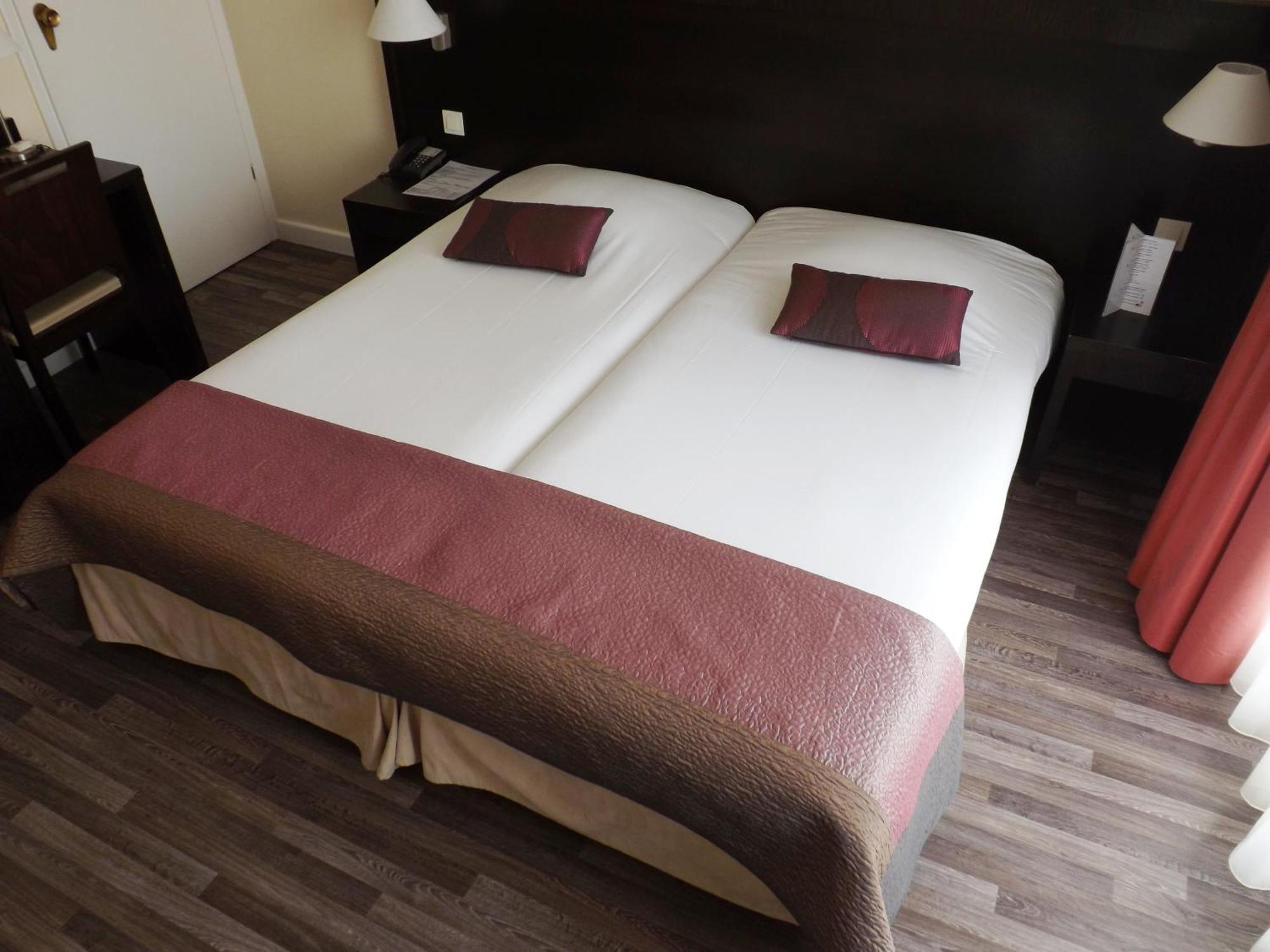 Standard Double Room,368745760:JPEG