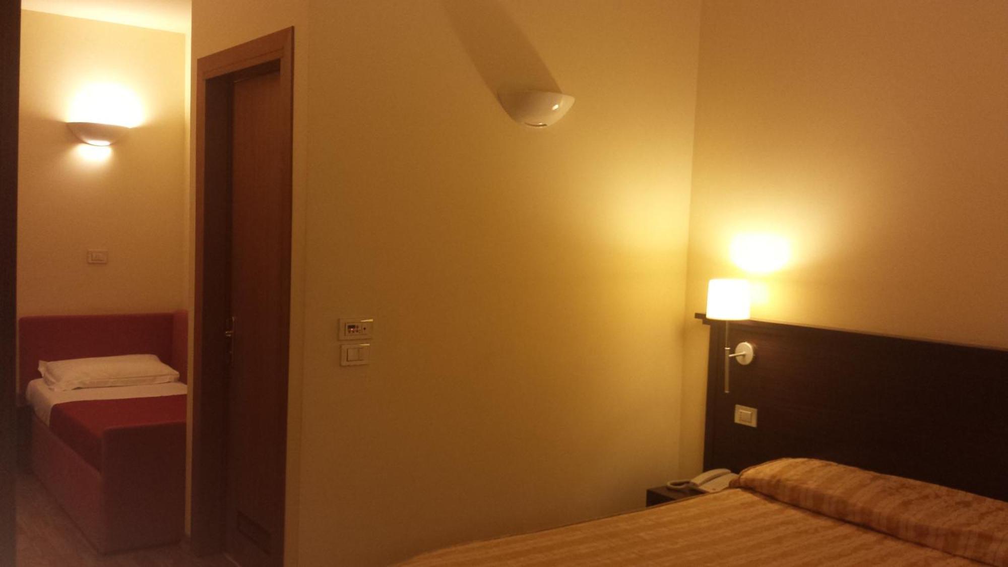 Basic Triple Room,1209641293:JPEG