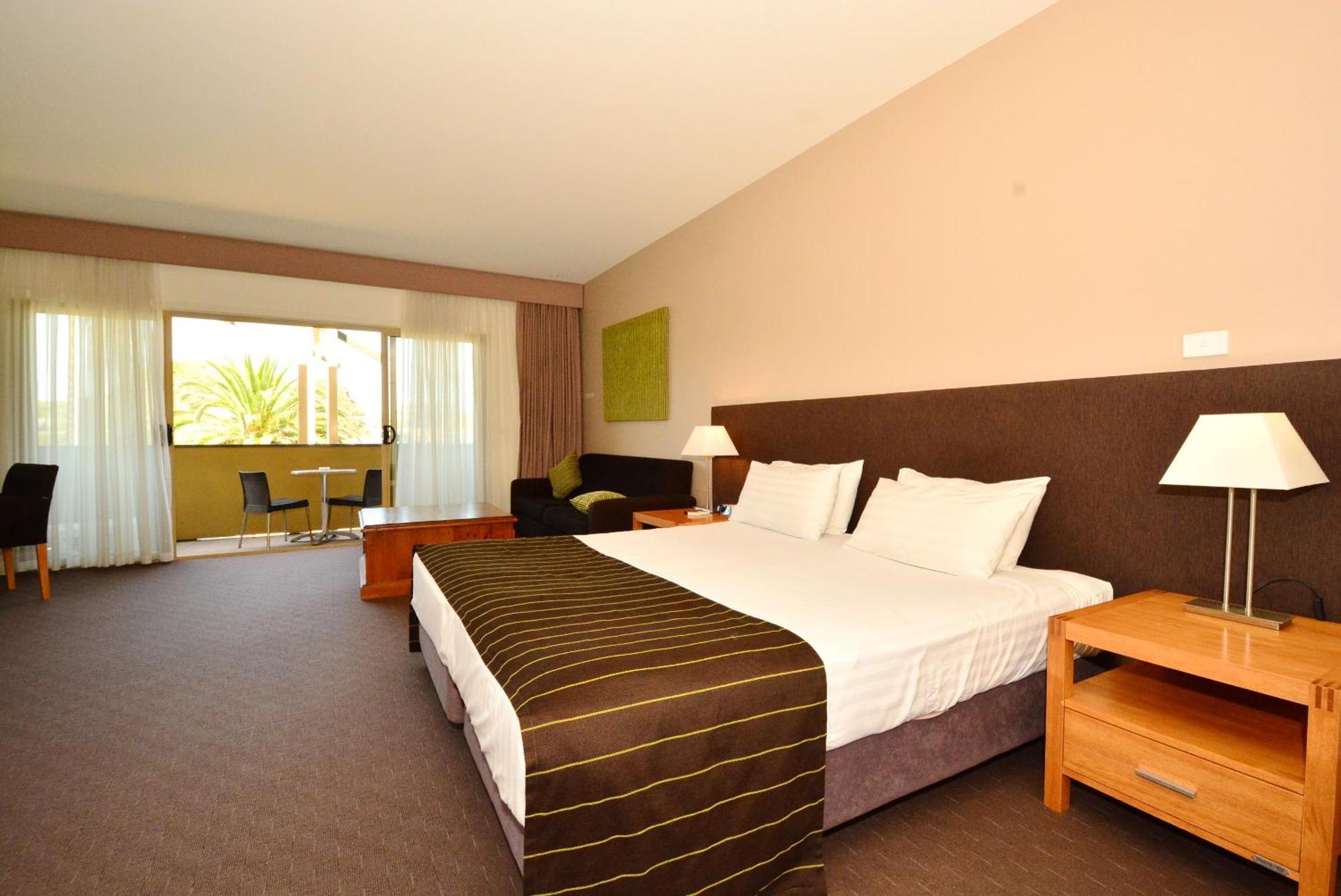 Deluxe King Suite