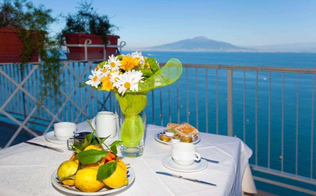 Triple Room with Balcony and Sea View,30624281:JPEG