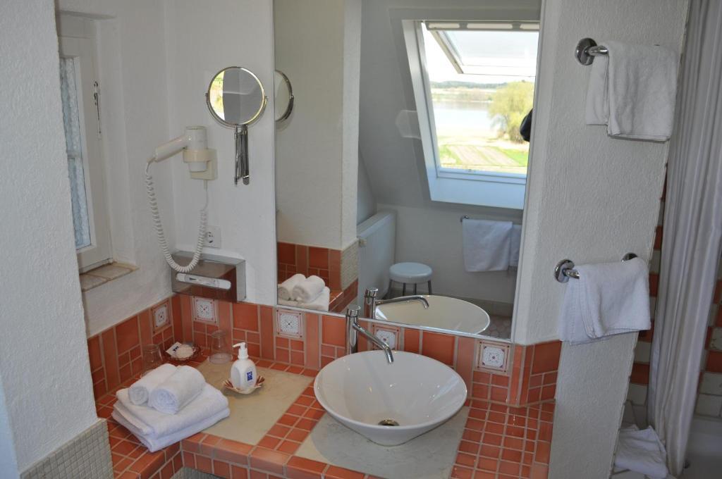 Comfort Doppelzimmer mit Balkon und Seeblick