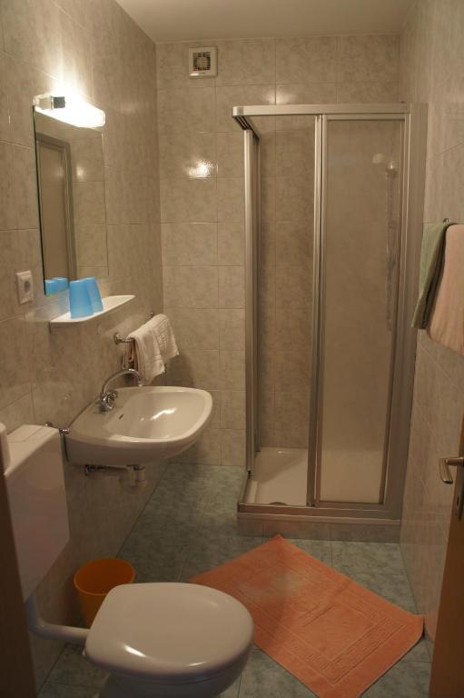 Einzelzimmer mit Dusche